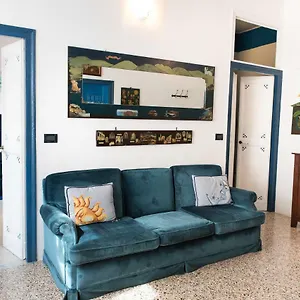 casa-mira-parasio.hotelitalianriviera.com/
